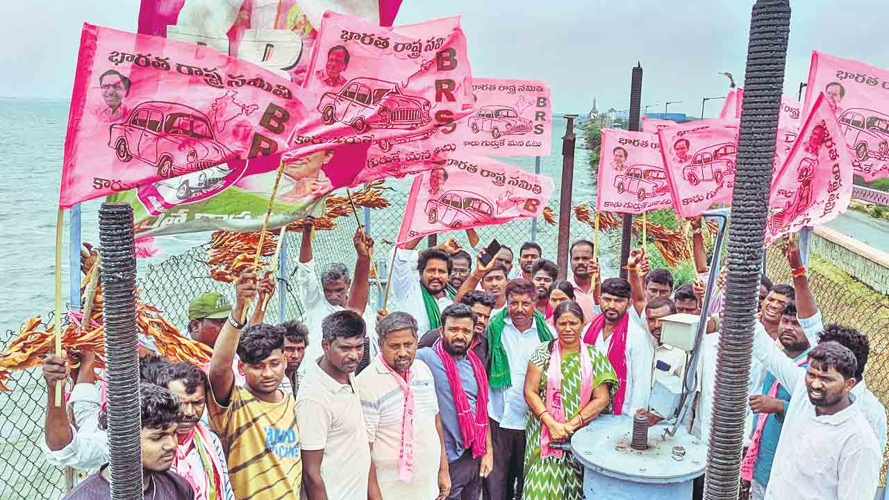 జూరాల కాలువలకు నీళ్లు.. రైతుల సంబురాలు