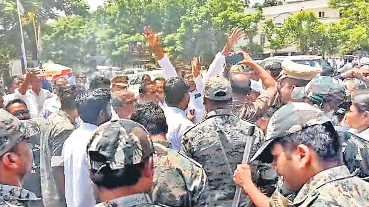 దోపిడీ రాజ్యం.. దొంగల రాజ్యం