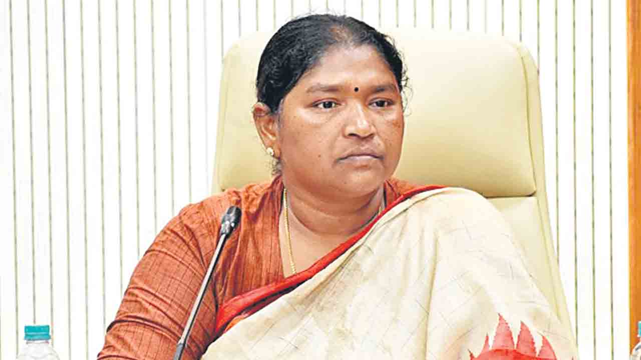ఎన్నికలు జరుగని జీపీలకు 33కోట్లు: సీతక్క