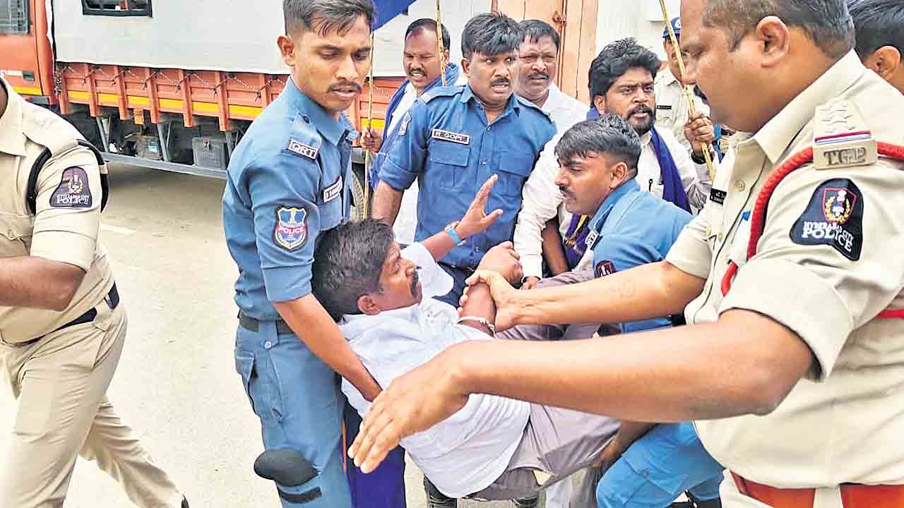 మాలల ‘చలో సెక్రటేరియట్‌’ ఉద్రిక్తం