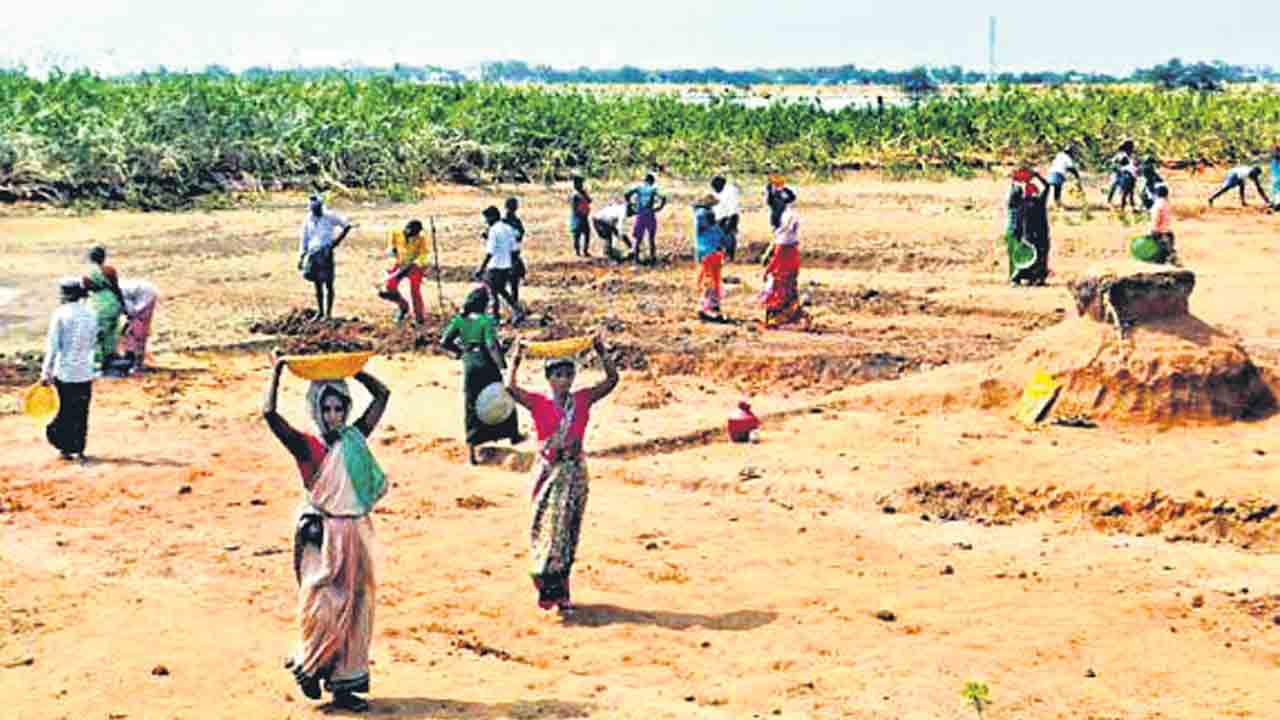 గ్రామీణ ఉపాధికి గండి!