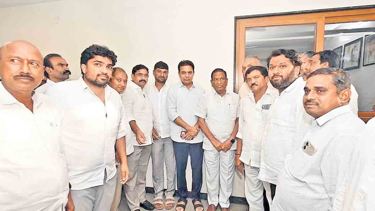 కార్యకర్తలు మనోధైర్యాన్ని కోల్పోవద్దు