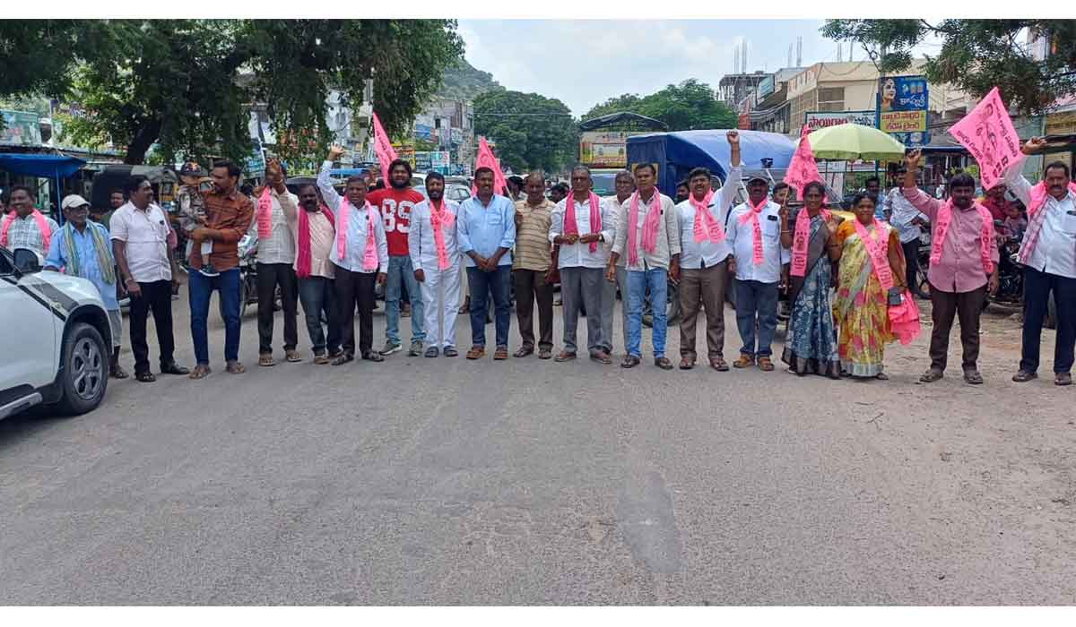 Dharmaram | అసెంబ్లీలోకి వెళ్లకుండా బీఆర్ఎస్ ఎమ్మెల్యేల అరెస్టుపై రాస్తారోకో