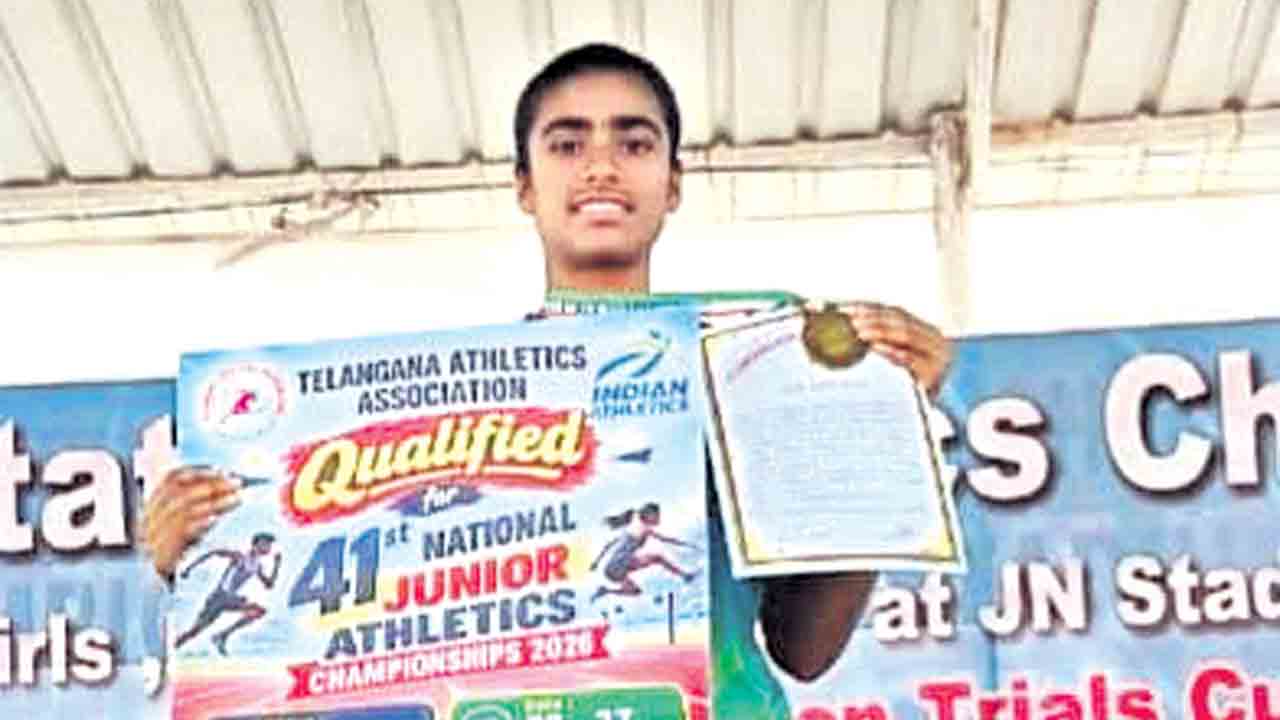 ఆనందికి రెండు స్వర్ణాలు
