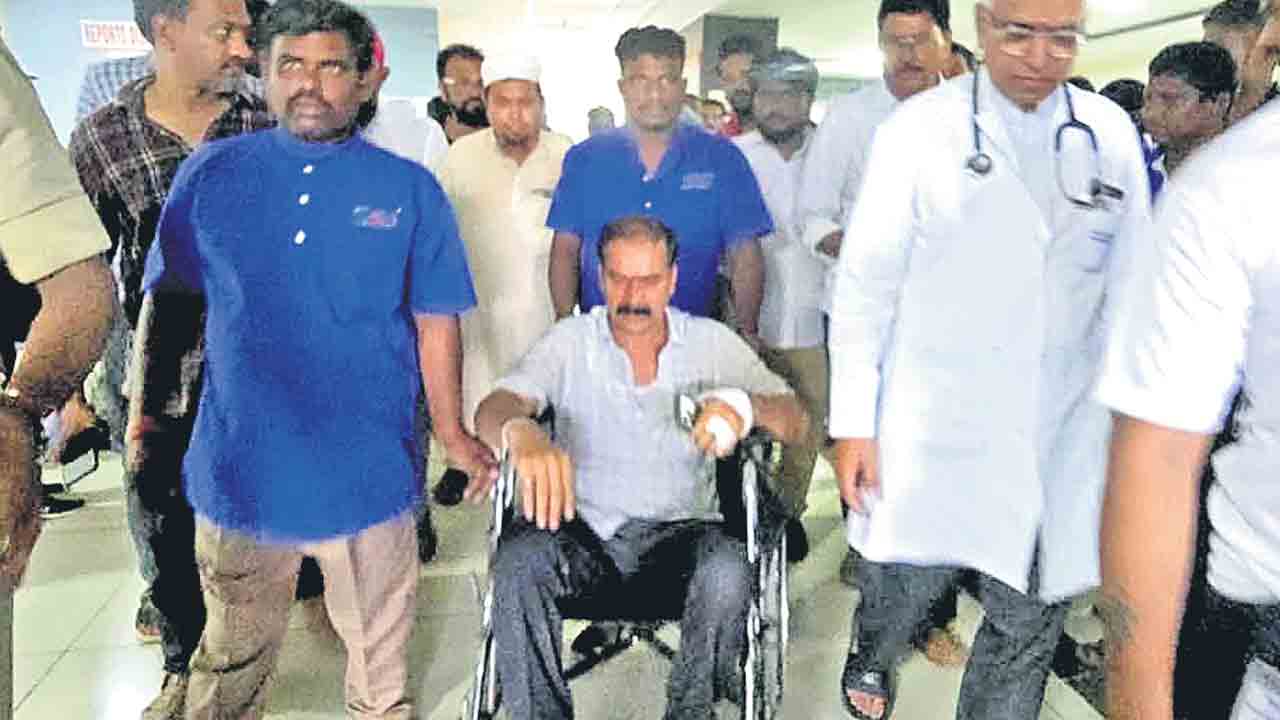 కొట్టి.. ఉల్టా కేసు పెట్టి!