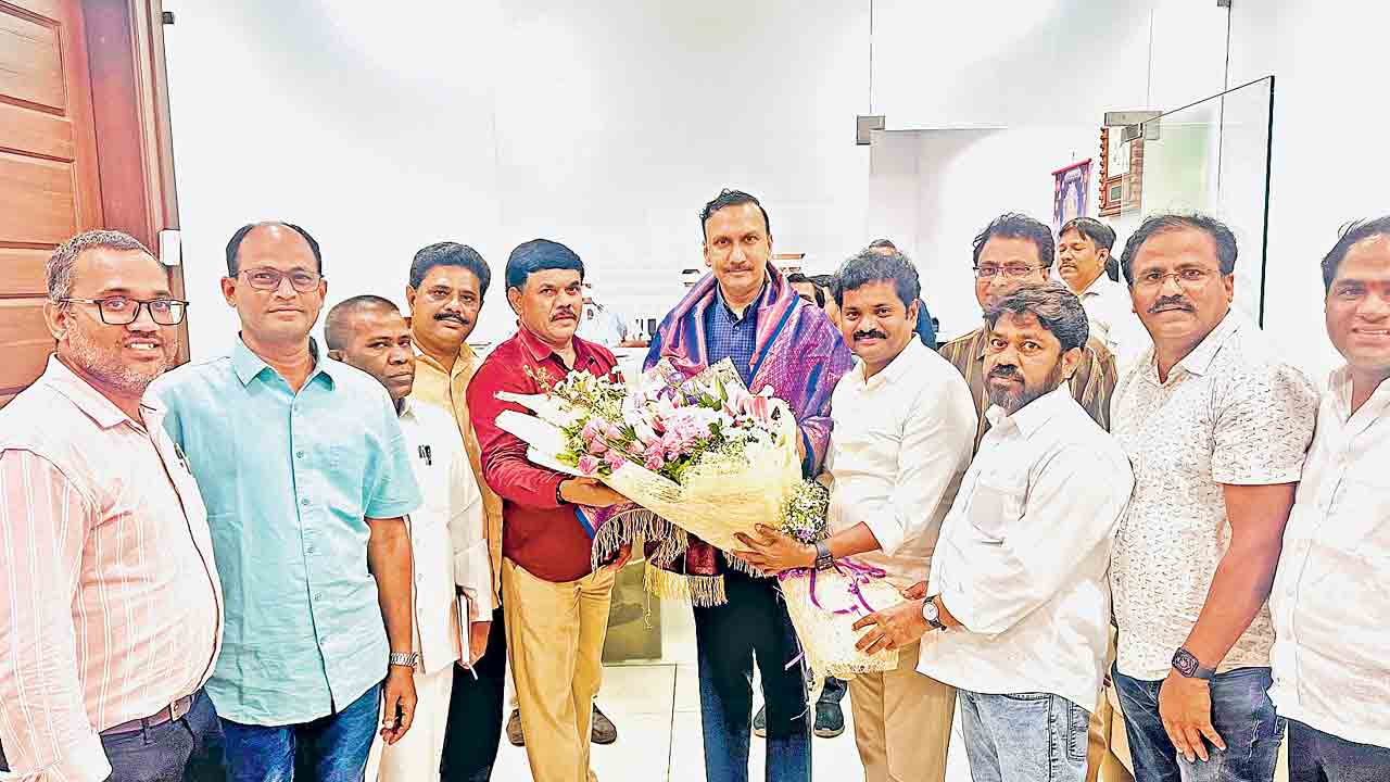 విద్యుత్‌ ఉద్యోగుల సమస్యల పరిష్కారానికి కృషి!