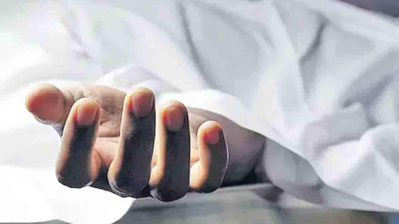 అపార్ట్‌మెంట్‌లో గుంపుమేస్త్రీ దారుణ హత్య