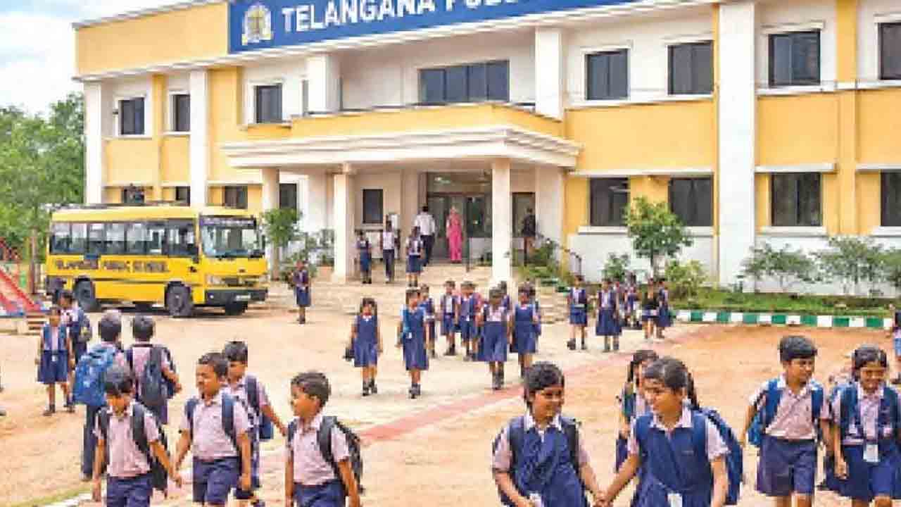 60% బడుల్లో కట్టెల పొయ్యే!
