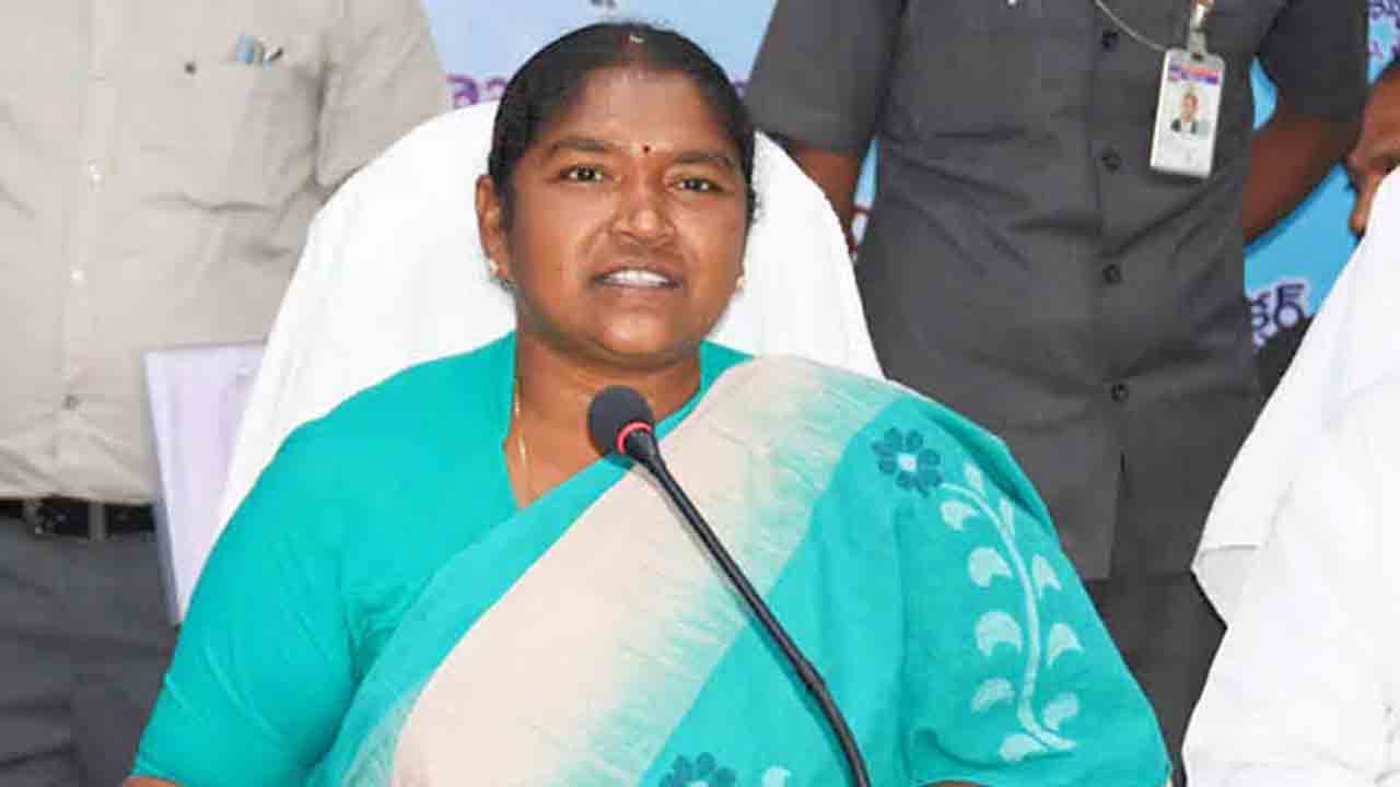 ఉల్లాస్‌ పరీక్షకు 6 లక్షల వయోజనులు మంత్రి సీతక అభినందనలు