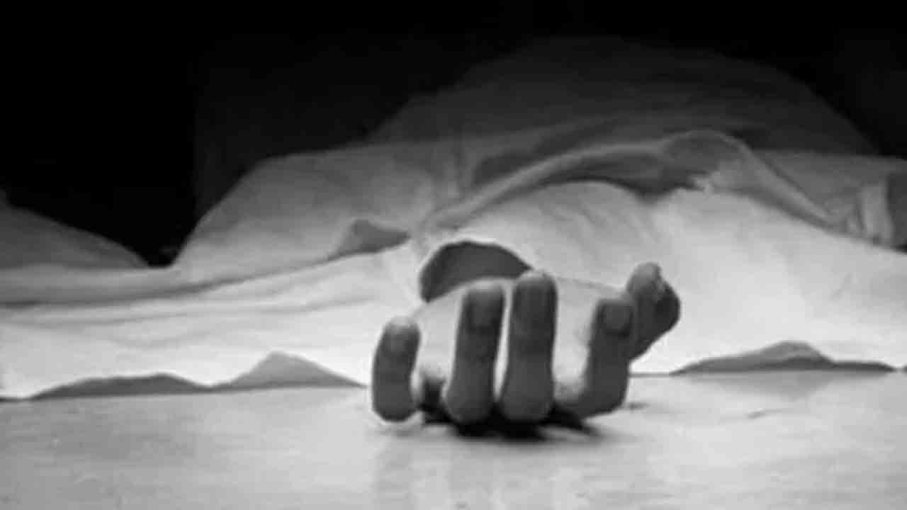 గురుకులంలో విద్యార్థిని ఆత్మహత్య