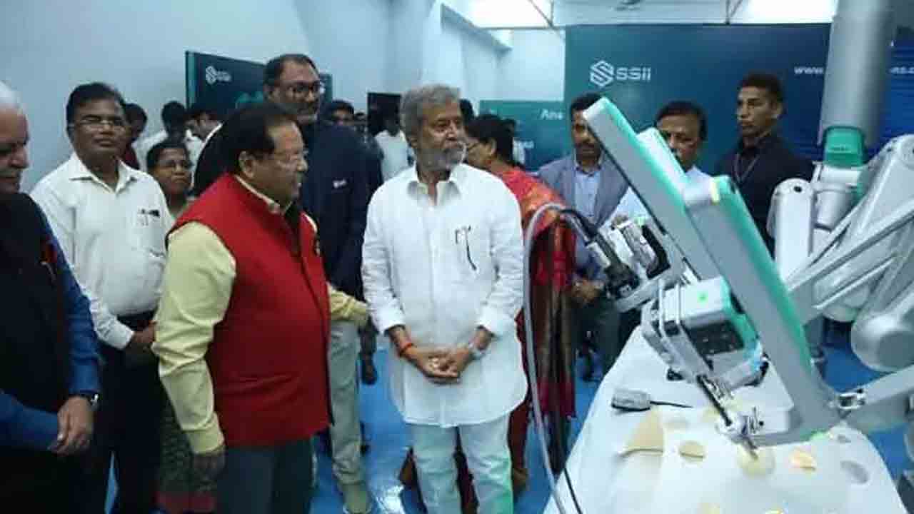 ప్రభుత్వ దవాఖానల్లో రోబోటిక్‌ సర్జరీ సేవలు