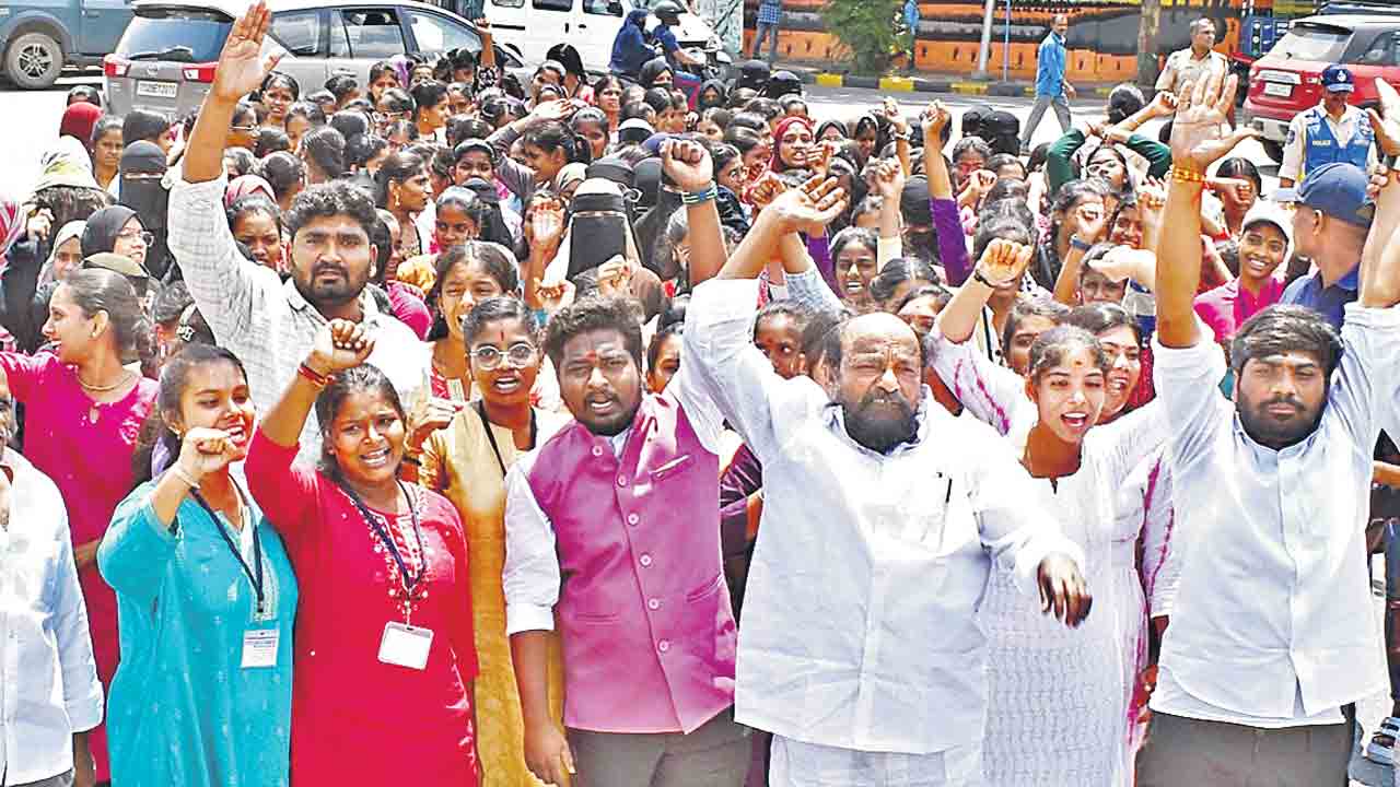 రీయింబర్స్‌మెంట్‌ ఎత్తివేతకు కుట్ర