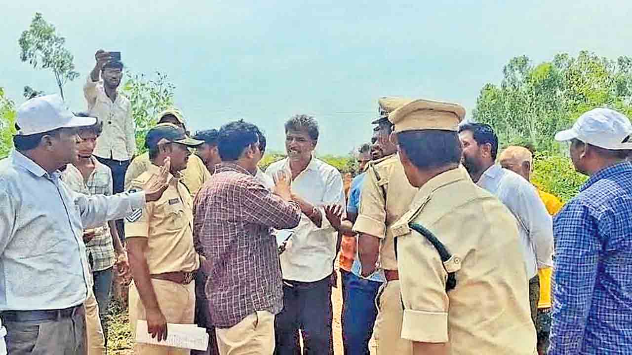 ఉద్రిక్తంగా అటవీ భూముల సర్వే