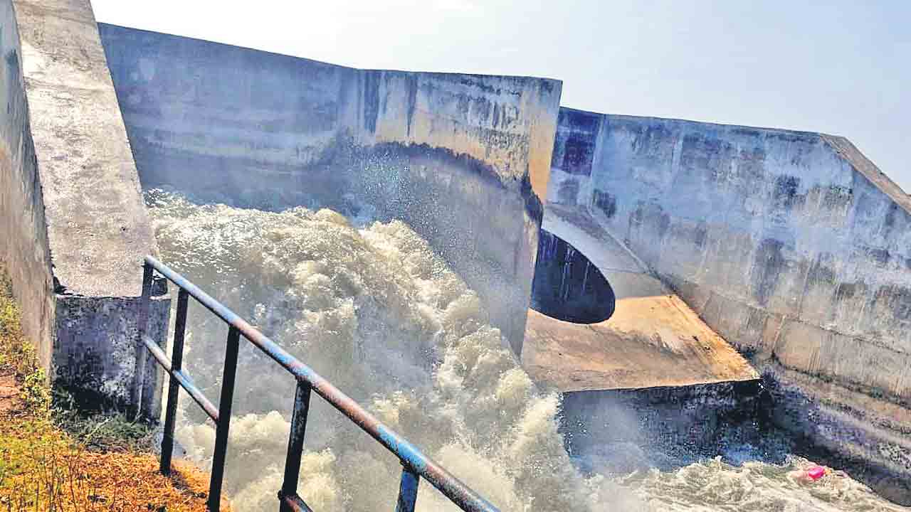 తుమ్మిళ్ల ఎత్తిపోతలకు నీటి విడుదల