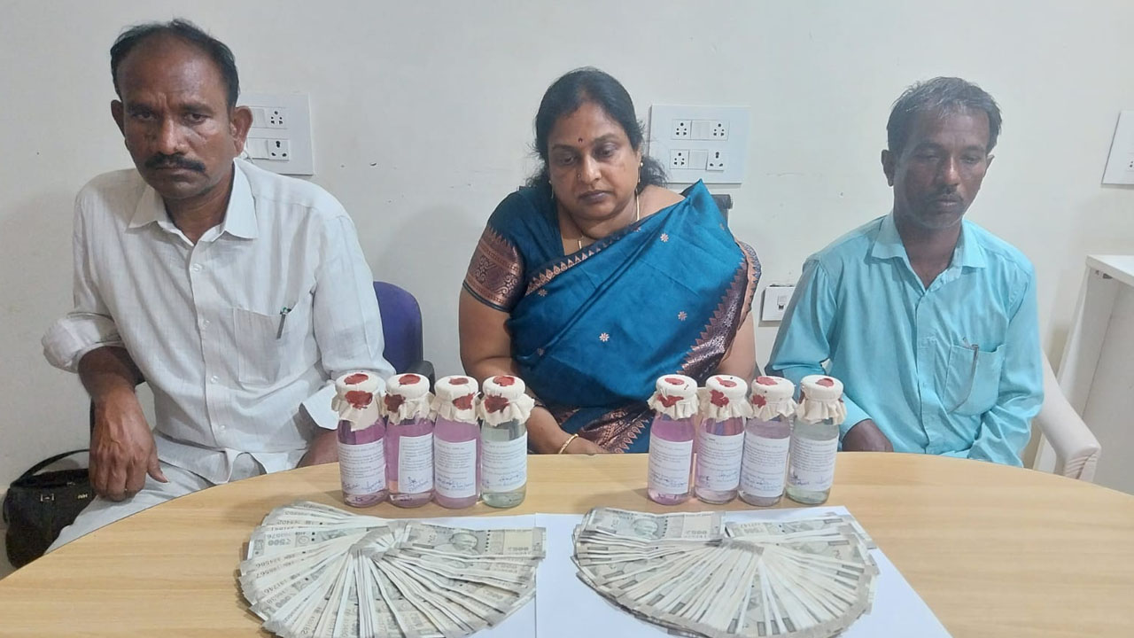 ACB Raids | లంచం తీసుకుంటూ ఏసీబీకి చిక్కిన చేవెళ్ల సబ్‌ ట్రెజరరీ అధికారులు