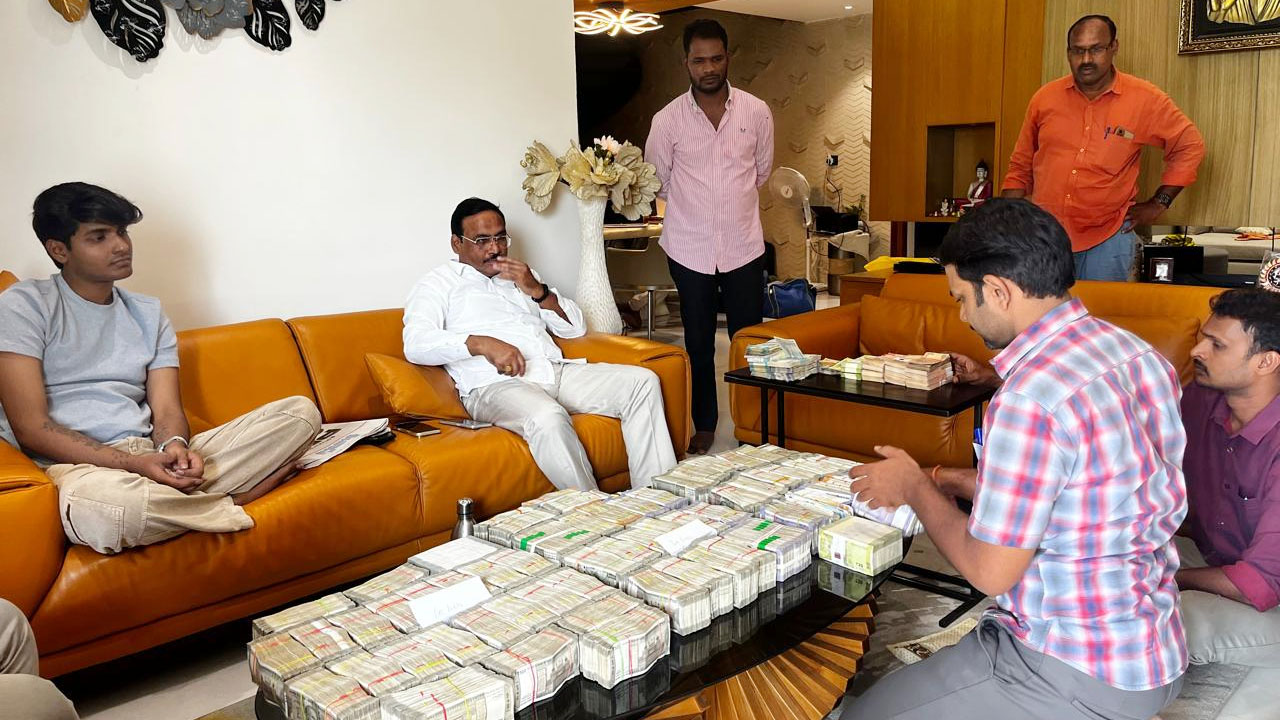 ACB Probe | మాజీ డీఎస్పీ భీమ్ రెడ్డి కేసులో ఏసీబీ దూకుడు..బినామీల ఇళ్లల్లో సోదాలు