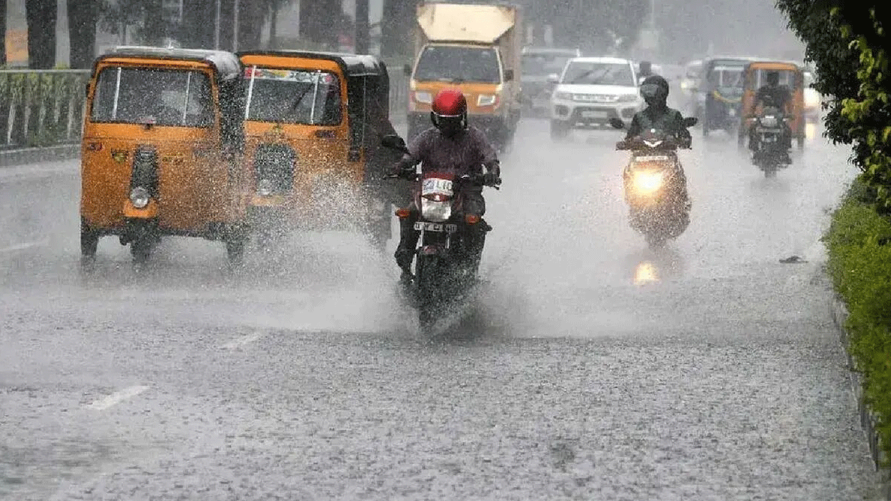 AP News | ఏపీలో కుండ‌పోత వ‌ర్షాలు.. ఆరు జిల్లాల్లో స్కూళ్ల‌కు సెల‌వు