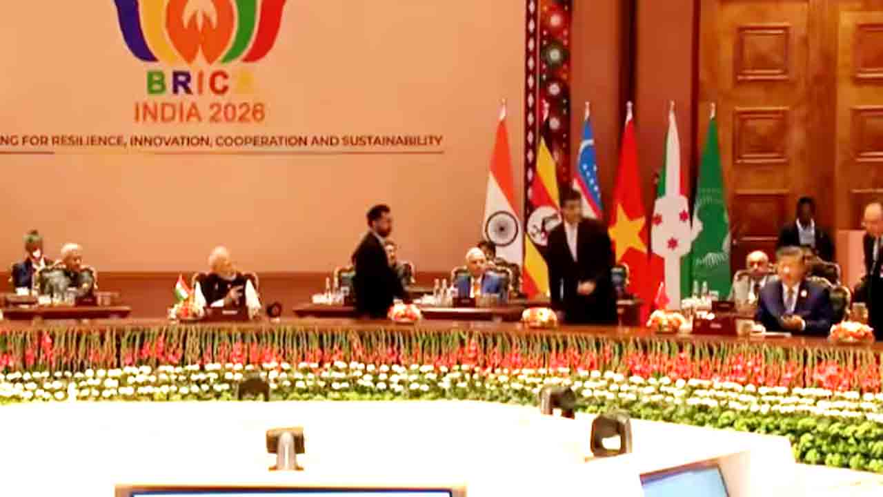 BRICS Summit | చైనా అధ్యక్షుడు జిన్పింగ్ పరిస్థితిని చూసి.. బ్రిక్స్ ప్రసంగాన్ని ఆపిన ప్రధాని మోదీ BRICS Summit | చైనా అధ్యక్షుడు జిన్పింగ్ పరిస్థితిని చూసి.. బ్రిక్స్ ప్రసంగాన్ని ఆపిన ప్రధాని మోదీ