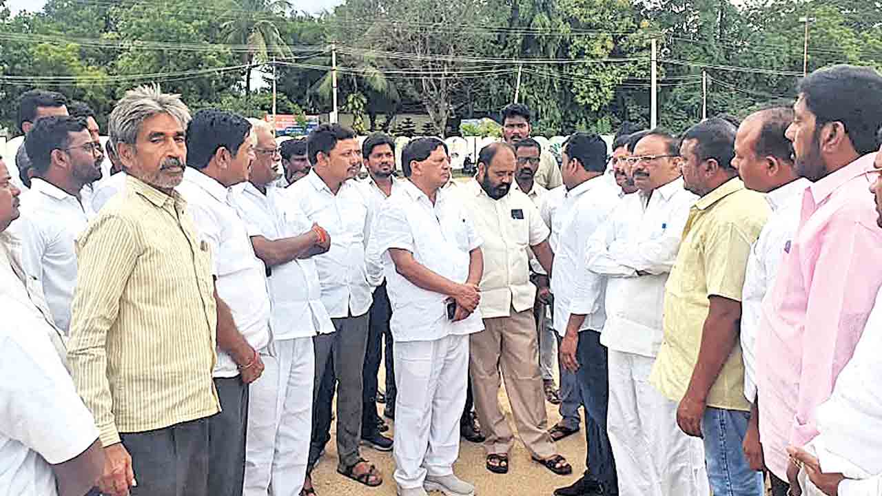 రేపు రైతు ధర్నా.. హాజరుకానున్న కేటీఆర్‌
