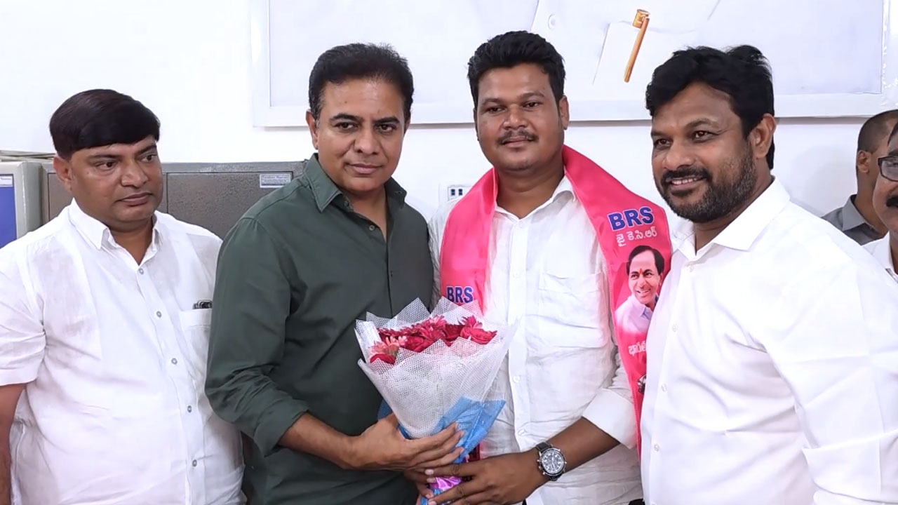 BRS | కేటీఆర్‌ సమక్షంలో బీఆర్‌ఎస్‌లో చేరిన ఖానాపూర్ కాంగ్రెస్‌,బీజేపీ ఆదివాసీ నాయకులు