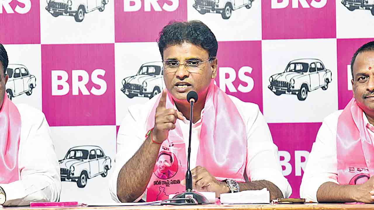 రాష్ర్టాన్ని పందికొక్కుల్లా దోచుకుంటున్నరు