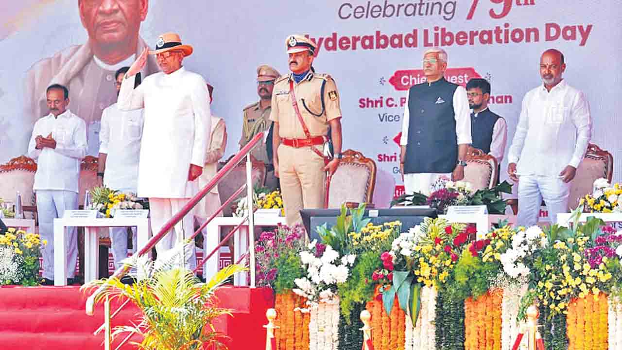మహనీయుల పోరాటం స్ఫూర్తిదాయకం.. ఉప రాష్ట్రపతి సీపీ రాధాకృష్ణన్‌