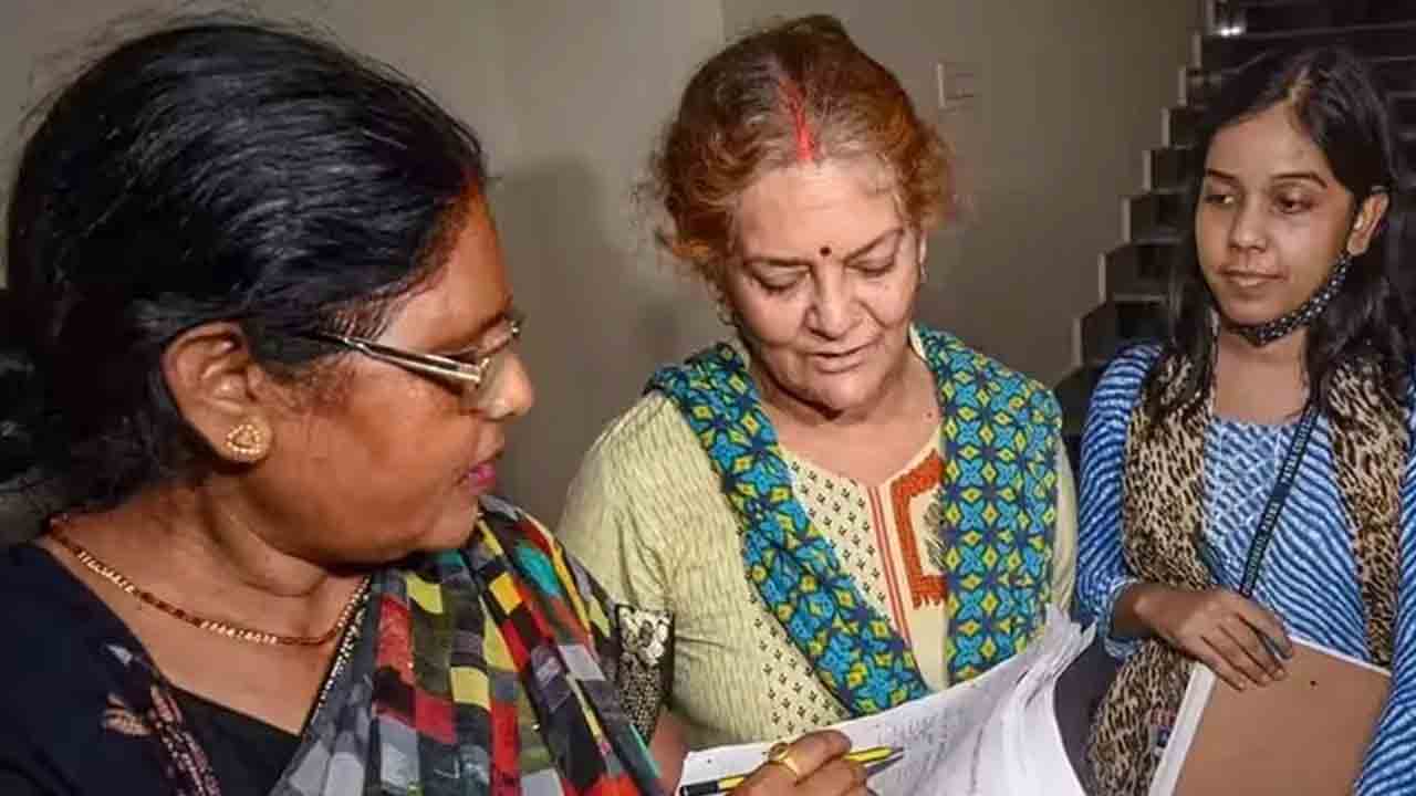 4 రాష్ట్రాల్లో ముందుగానే జనగణన.. కేంద్రం నోటిఫికేషన్‌