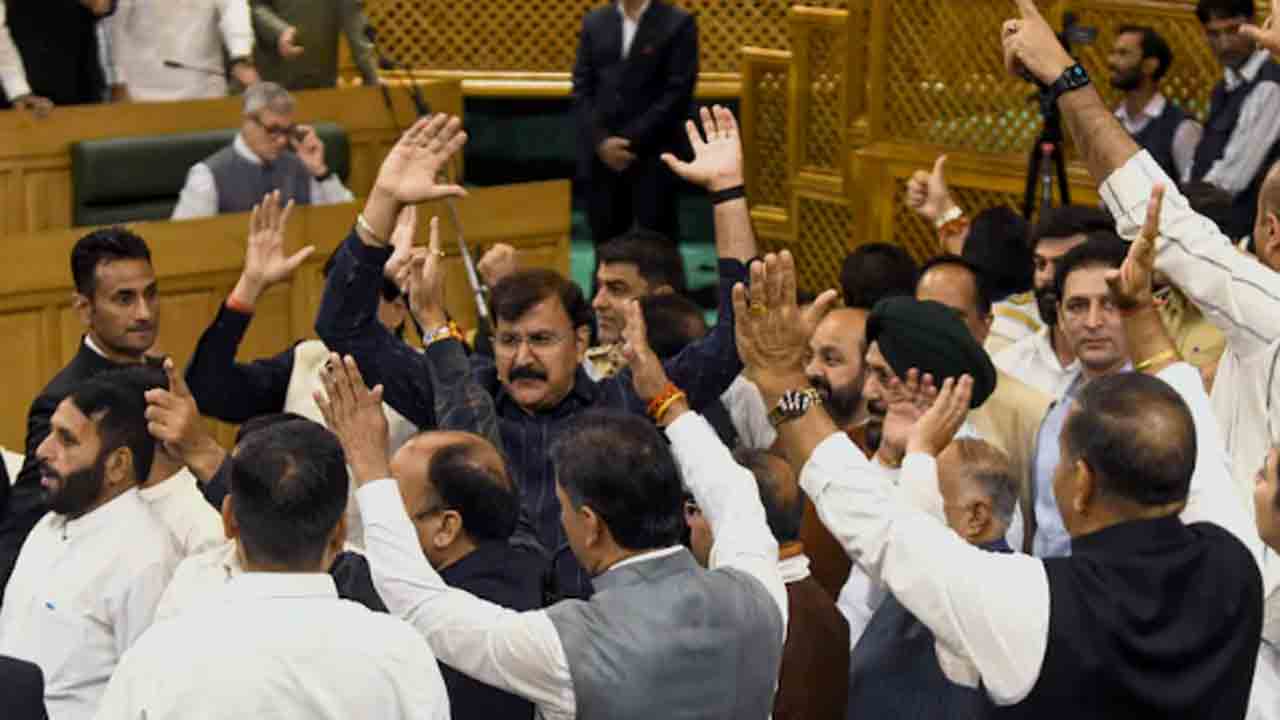 Chaos In J&K Assembly | స్వయంప్రతిపత్తితో కూడిన రాష్ట్ర హోదా కల్పించాలన్న ఒమర్ అబ్దుల్లా.. అసెంబ్లీలో బీజేపీ ఎమ్మెల్యేల 