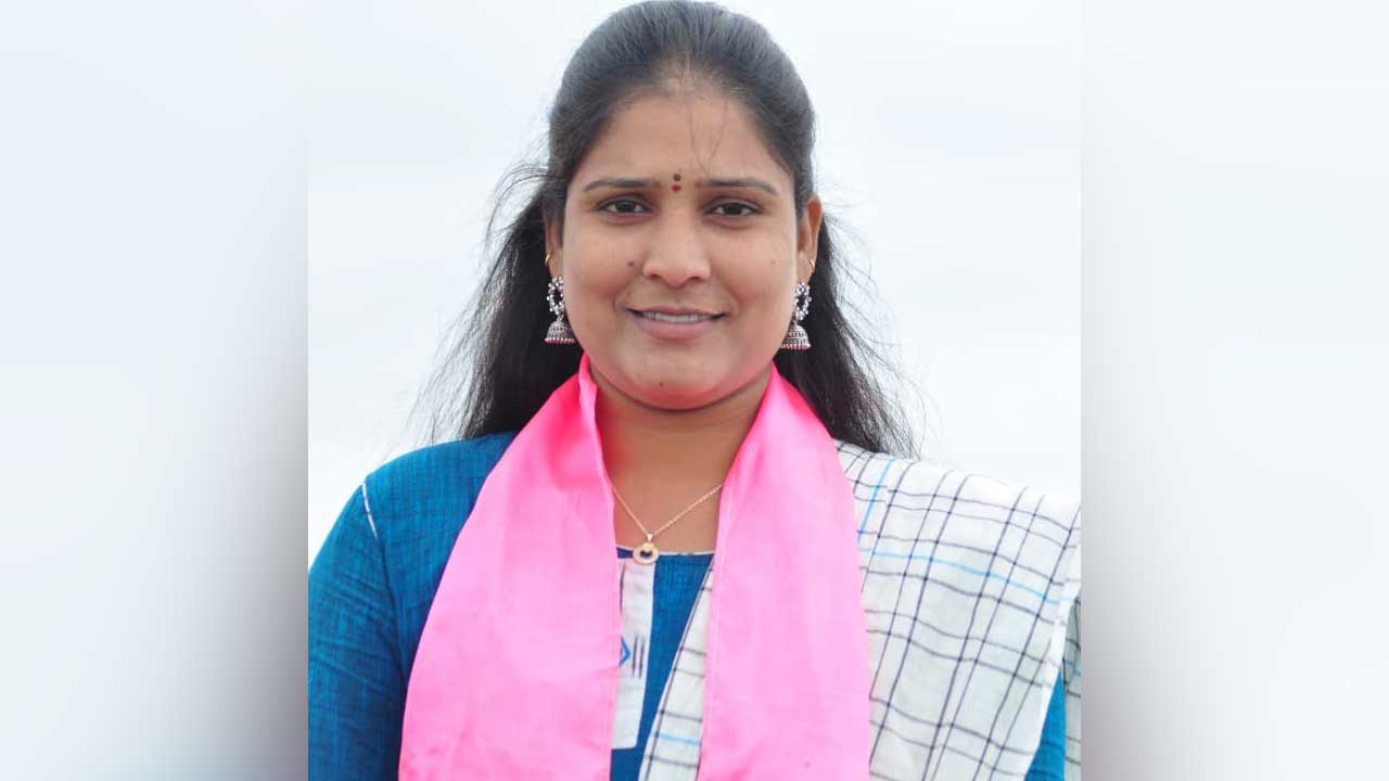 BRS | రేవంత్‌ రెడ్డి క్షమాపణ చెప్పాలి: చిన్నబోయిన రేఖ