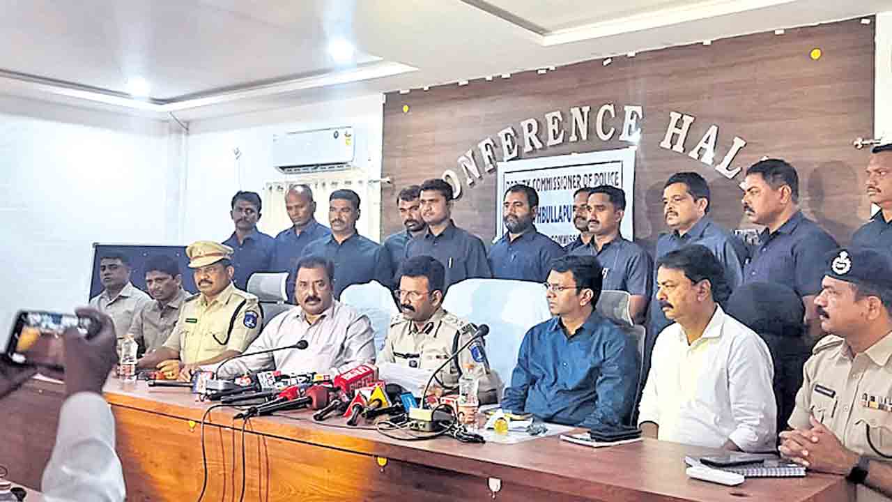 నకిలీ డాక్టర్ల ముఠా గుట్టురట్టు
