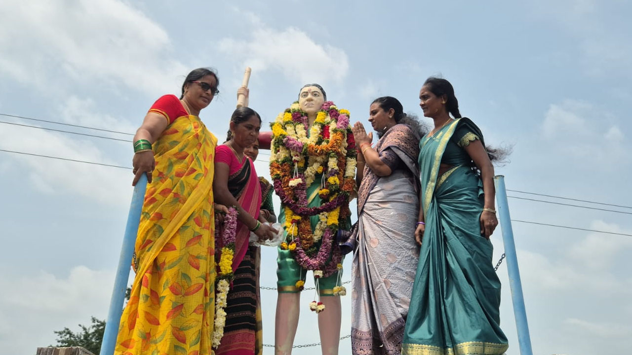 Dava Vasantha Suresh | బహుజనుల ఆత్మ గౌరవానికి ప్రతీక చాకలి ఐలమ్మ : దావ వసంత సురేష్