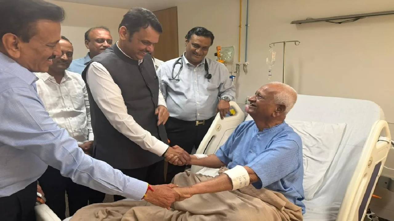 Devendra Fadnavis | ఆస్పత్రిలో చికిత్స పొందుతున్న అన్నా హజారే.. పరామర్శించిన మహారాష్ట్ర సీఎం