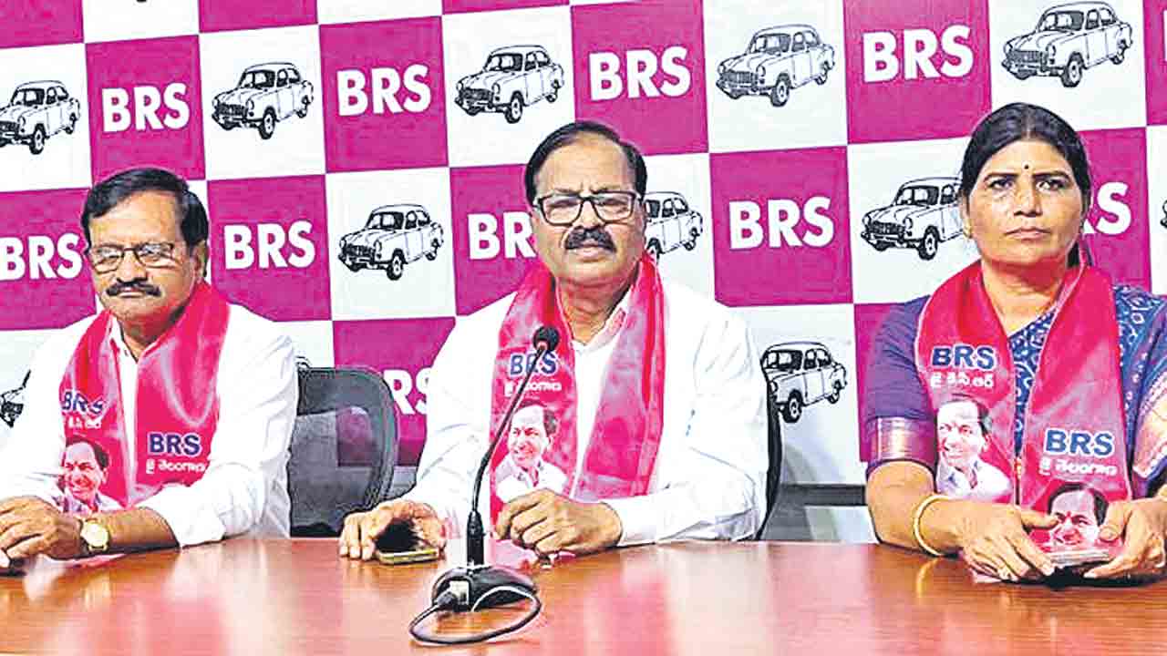 దసరా లోపు పీఆర్సీ ప్రకటించాలి.. కార్పొరేషన్‌ మాజీ చైర్మన్‌ దేవీప్రసాద్‌