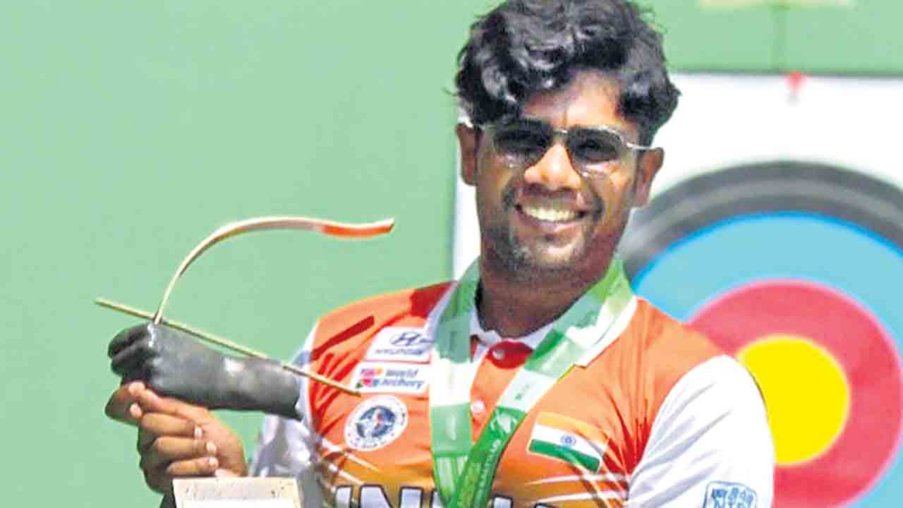 ధీరజ్‌ స్వర్ణ చరిత్ర