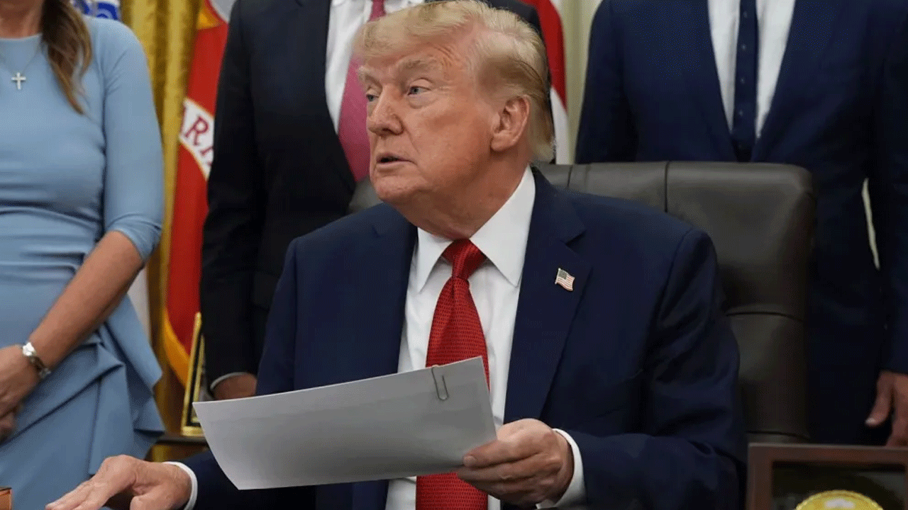 H-1B visa fee | హెచ్‌-1బీ వీసా ఫీజు విష‌యంలో డొనాల్డ్ ట్రంప్ మరింత‌ క‌ఠిన వైఖ‌రి..!