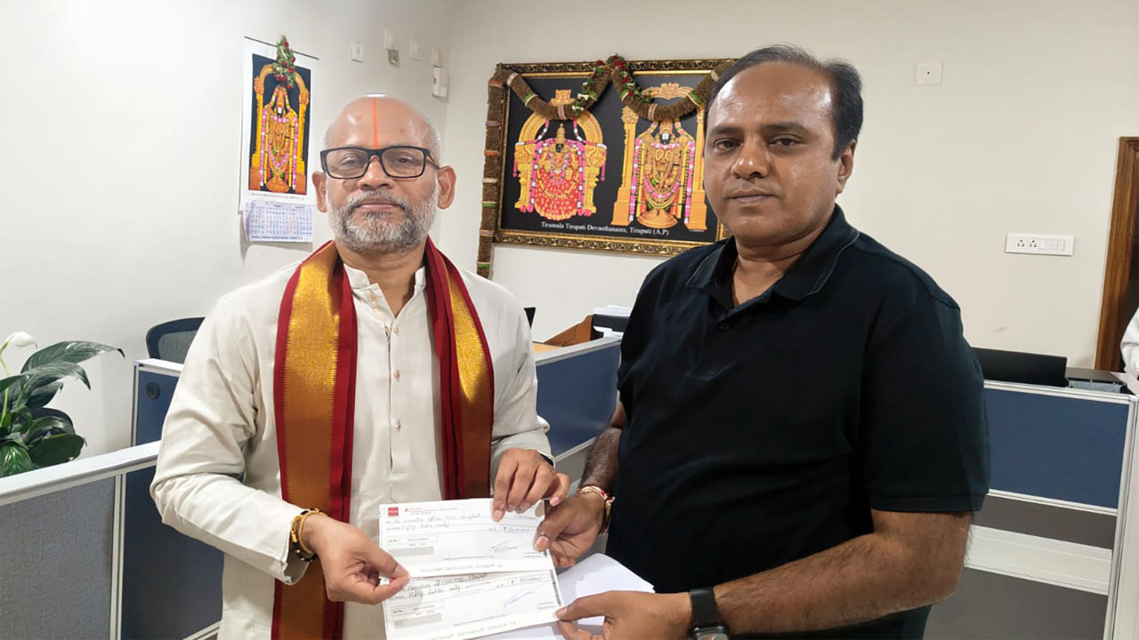 TTD | టీటీడీకి బెంగళూరుకు చెందిన భక్తుడు రూ.కోటి విరాళం అందజేత