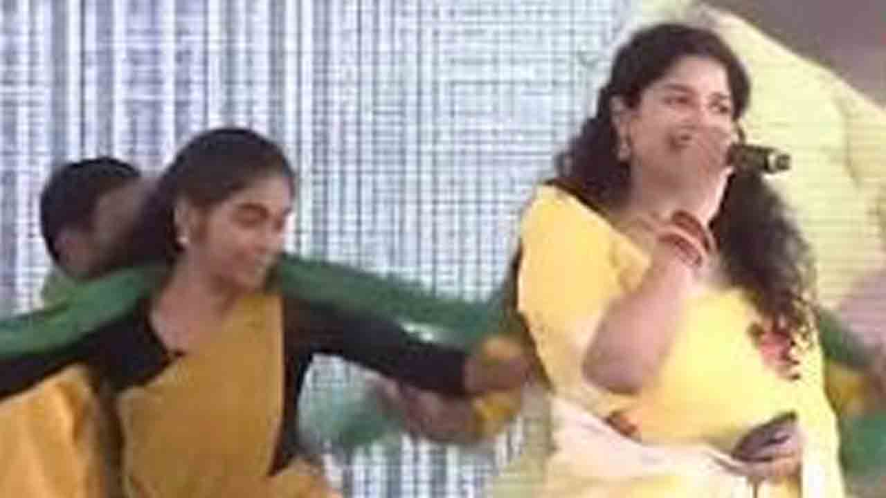 చంద్రబాబు సభలో తెలంగాణ ధూంధాం.. విద్వేషాలు రేకెత్తించేలా పోస్టులు