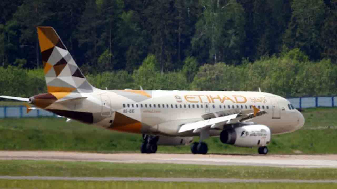 Etihad cancels flight | విమానాన్ని రద్దు చేసిన ఎతిహాద్.. ఎయిర్‌పోర్ట్‌లో చిక్కుకున్న 200 మంది ప్రయాణికులు