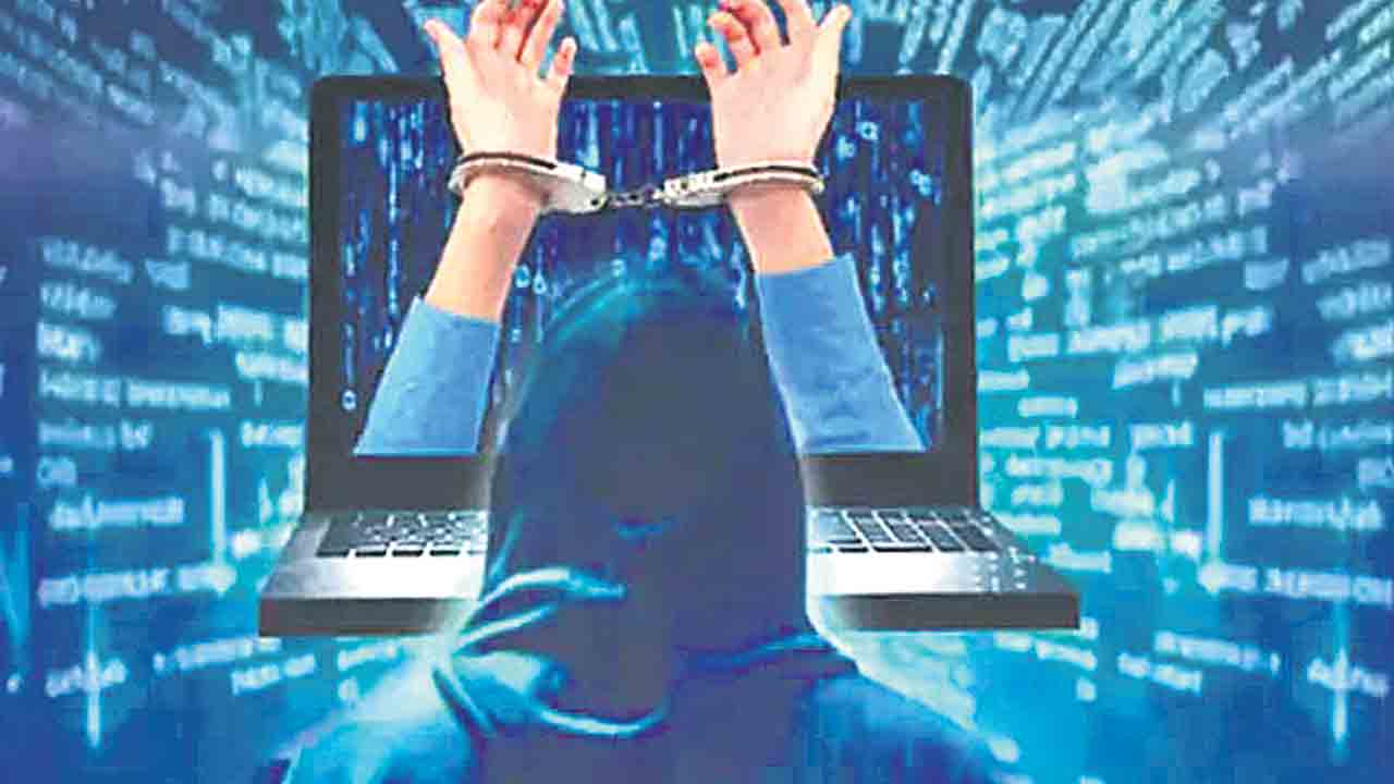 వృద్ధుడి డిజిటల్‌ అరెస్ట్‌.. రూ 15.25 లక్షలు కాజేసిన సైబర్‌చీటర్స్‌