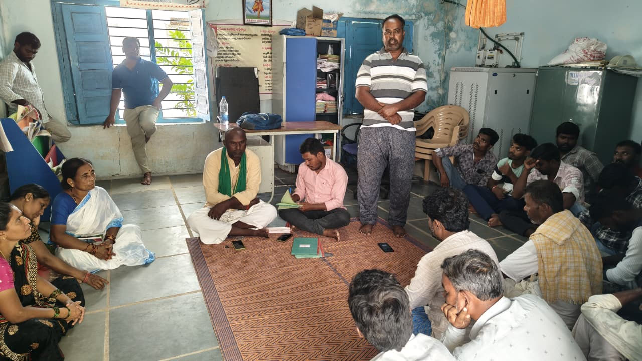 Maganur | సమస్యలపై అధికారులను, సర్పంచ్‌ను నిలదీసిన గ్రామస్థులు