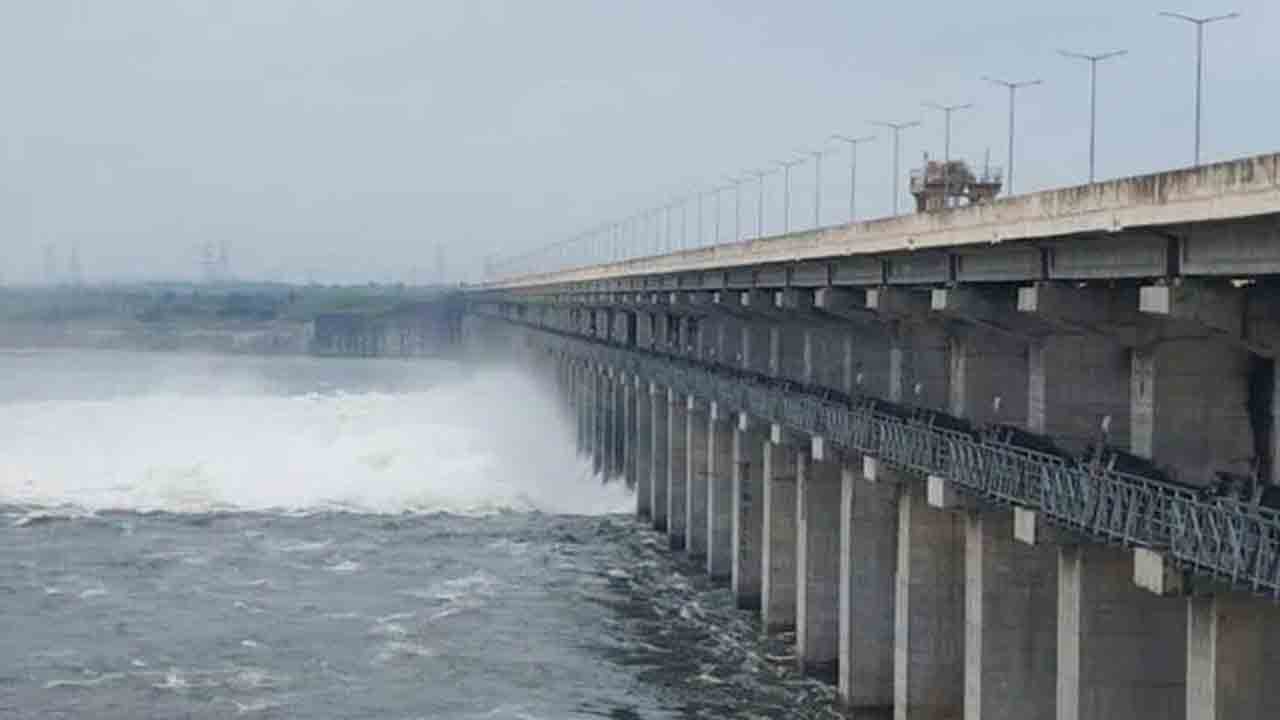 కొనసాగుతున్న కాళేశ్వరం నీటి ఎత్తిపోతలు