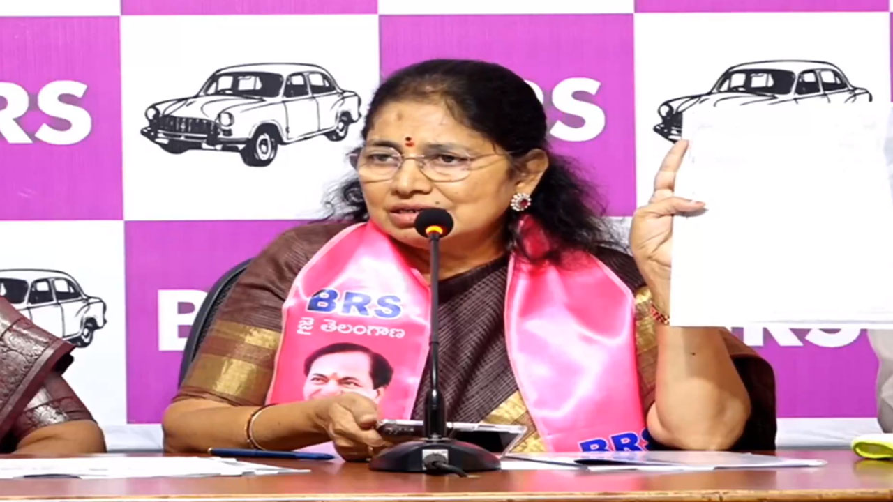 Gongidi Sunitha | యాదగిరి గుట్ట ఆలయ ప్రతిష్టను దిగజారుస్తున్న కాంగ్రెస్‌ : మాజీ ఎమ్మెల్యే గొంగిడి సునీత
