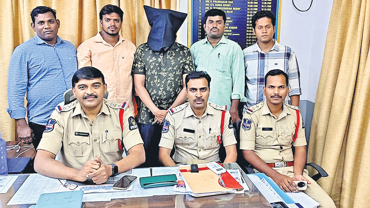 హత్య కేసును ఛేదిందిన చిలకలగూడ పోలీసులు