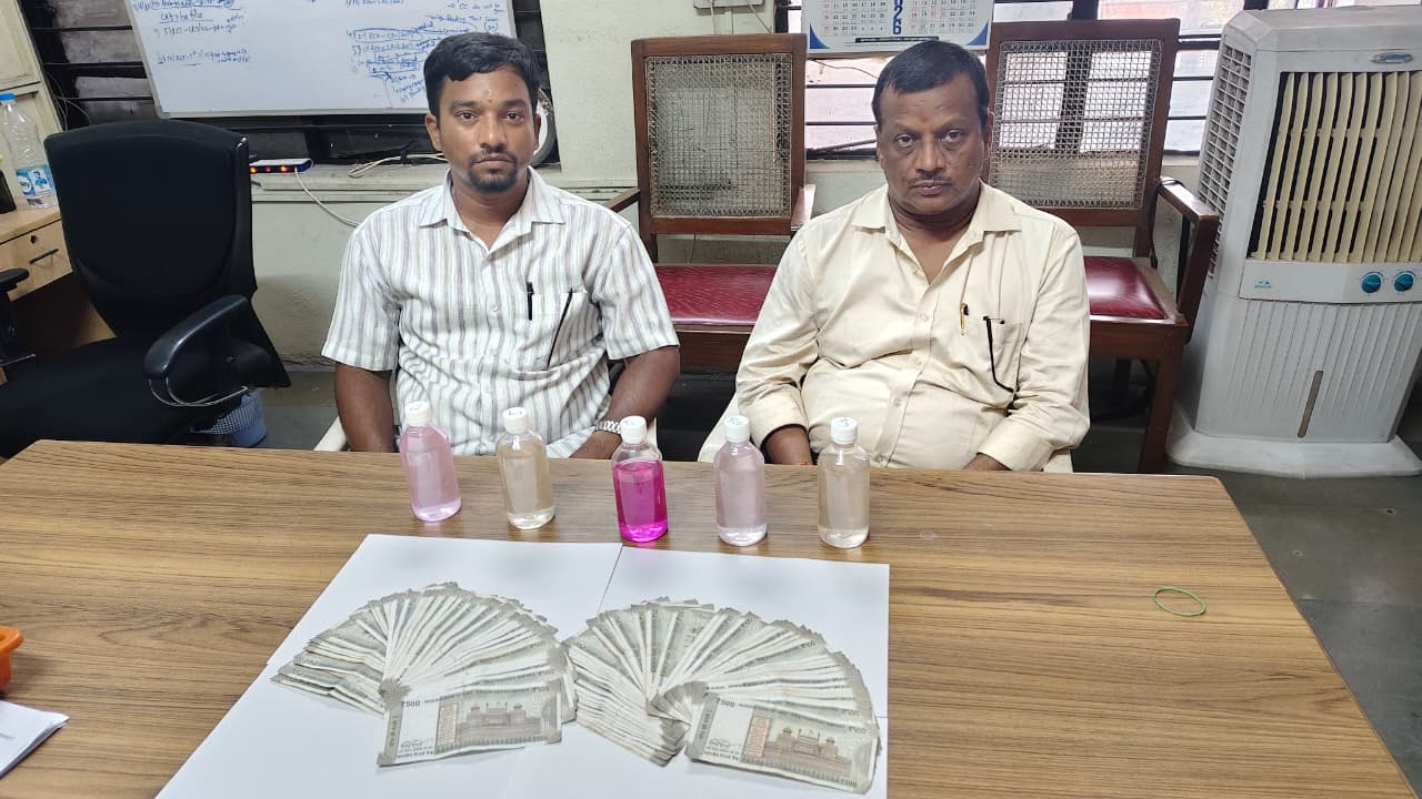 ACB Raids | మెడికల్‌ రీయింబర్స్‌మెంట్‌ చెక్‌ మంజూరు కోసం లంచం తీసుకుంటూ ఏసీబీకి పట్టుబడ్డ ఉద్యోగులు