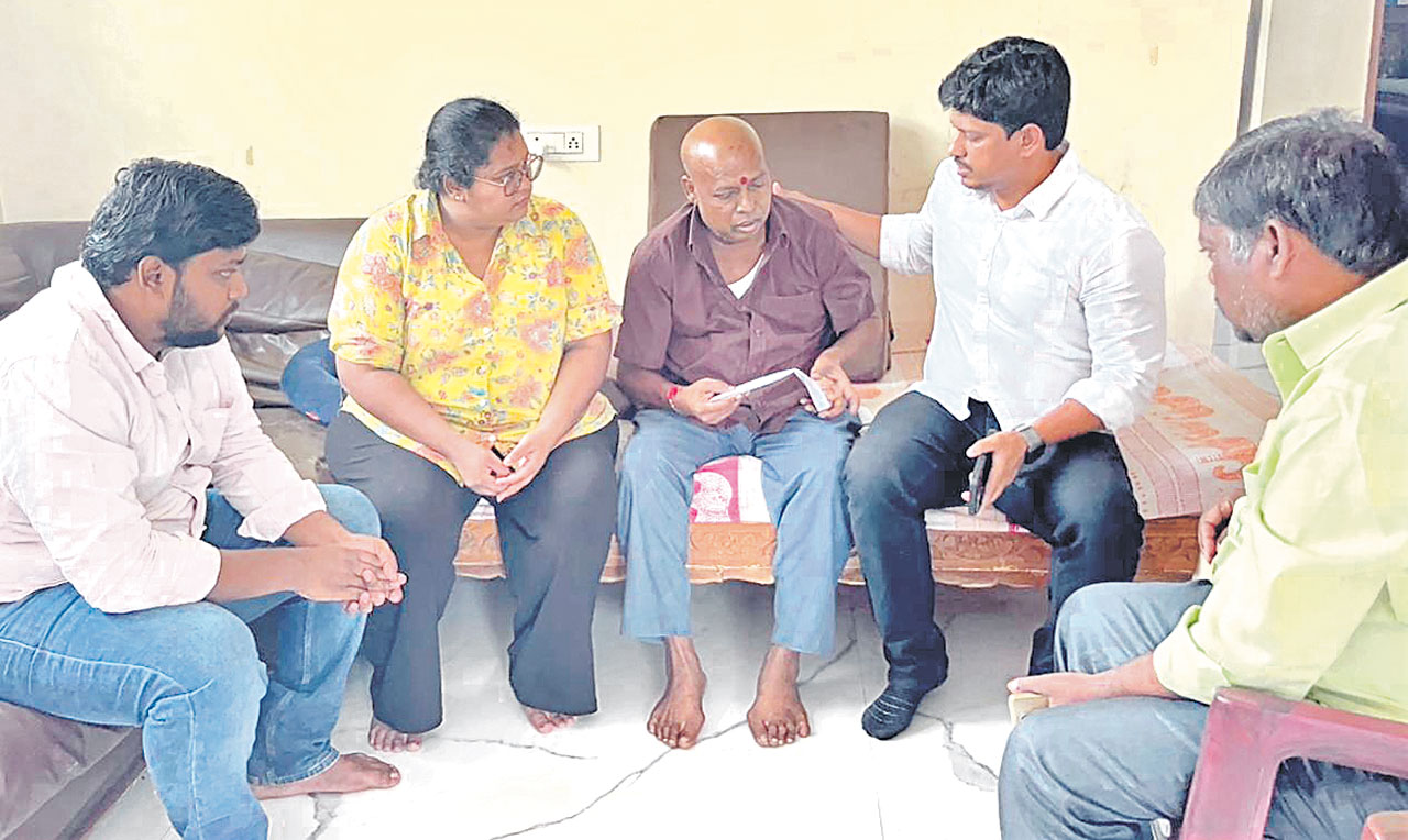 లక్ష్మణ్‌కు అండగా ఉంటాం