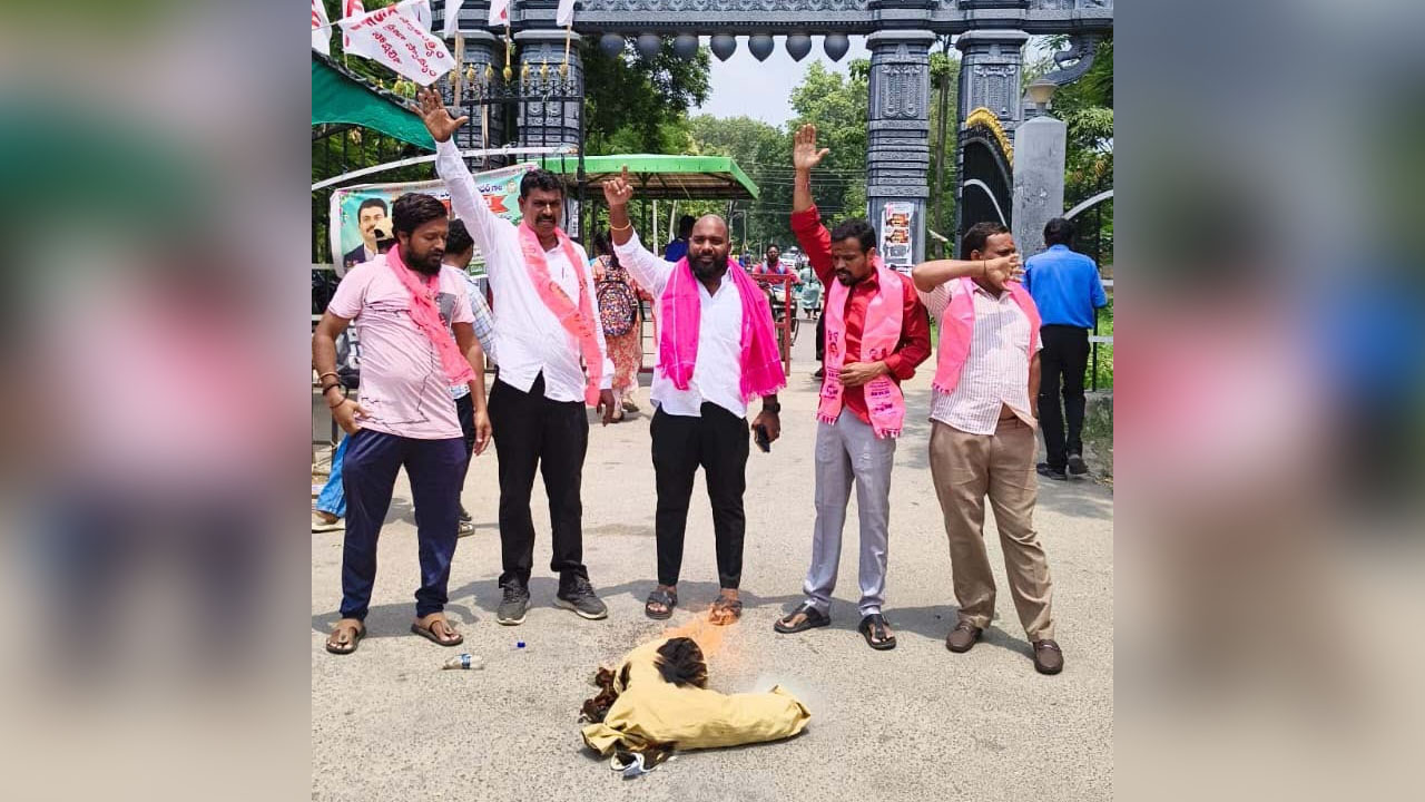 BRSV | బీఆర్‌ఎస్వీ ఆధ్వర్యంలో ప్రభుత్వ దిష్టిబొమ్మ దహనం