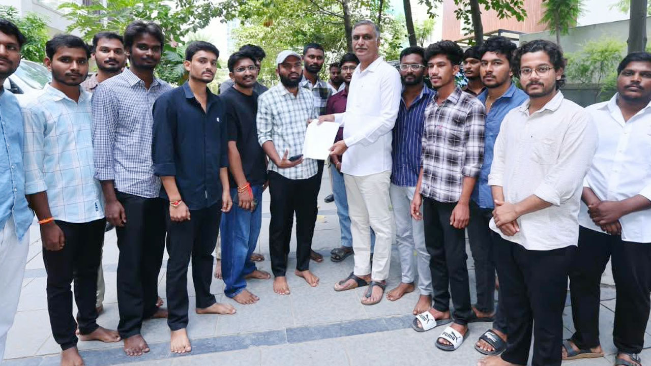 Harish Rao | రేవంత్ రెడ్డి మాటలు కోటలు దాటుతున్నా, విద్యార్థుల భవిష్యత్‌ కాలేజీ గేట్‌ దాటడం లేదు : హరీష్‌రావు