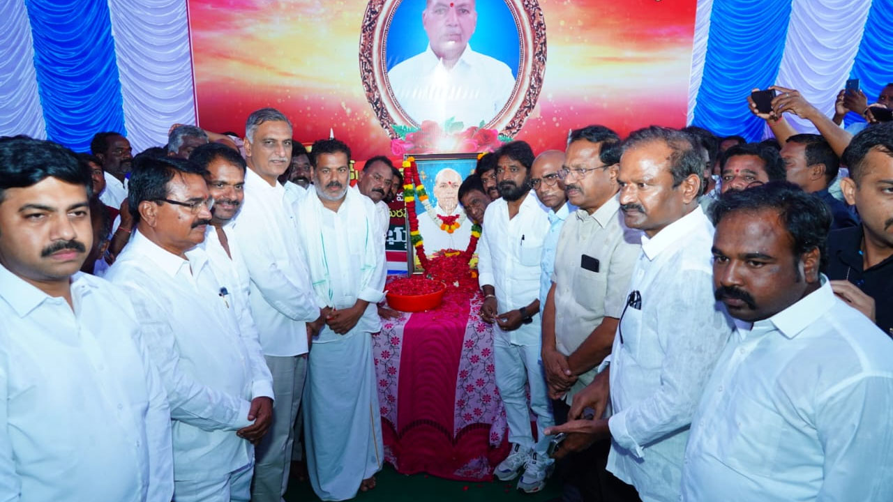 BRS Leaders | మాజీ ఎమ్మెల్యేను పరామర్శించిన బీఆర్‌ఎస్‌ నాయకులు