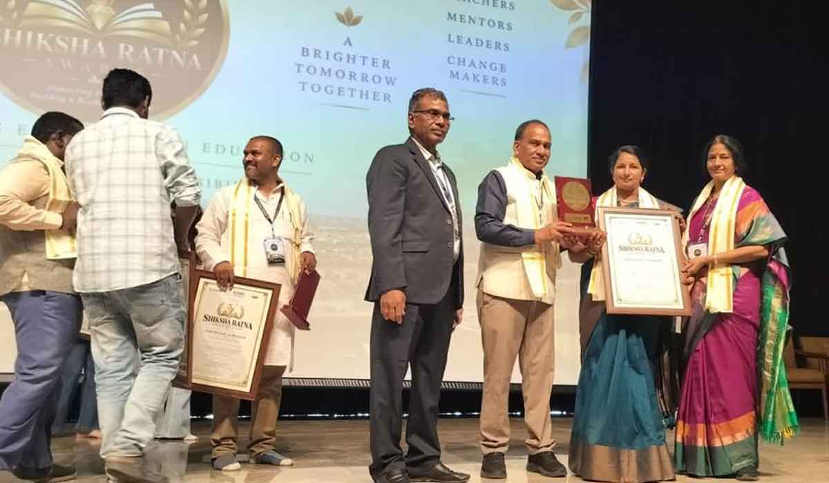 Mulkanoor | ముల్కనూర్‌ మోడల్ స్కూల్ ప్రిన్సిపాల్ హర్జీత్ కౌర్‌కు ‘శిక్షా రత్న అవార్డు’ ప్రదానం