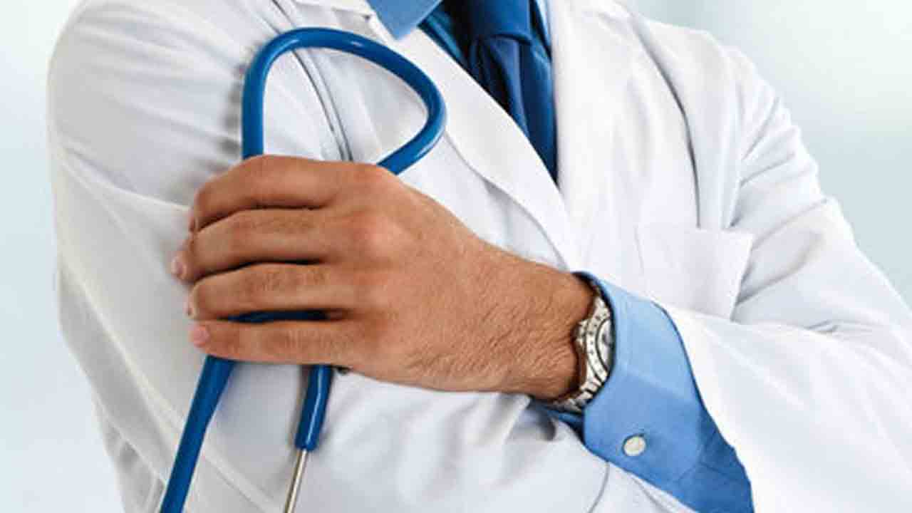 వైద్యశాఖలో ఇన్‌చార్జుల పాలన!